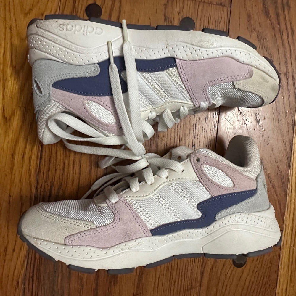 adidas Women's Chaos Sneaker, White/White/aero Pink, 6 M US